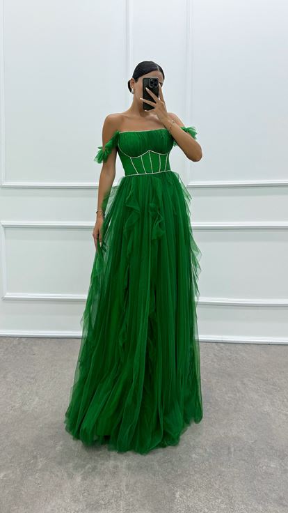 Vestido de tul con diseño de detalle de hombro verde