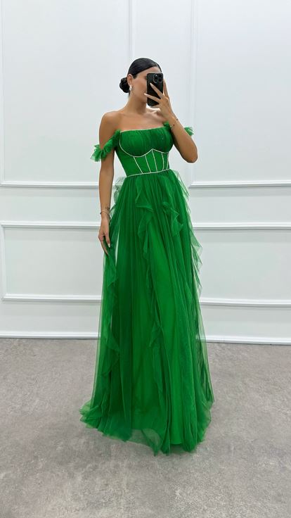 Vestido de tul con diseño de detalle de hombro verde