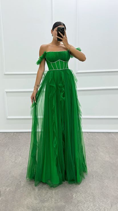 Vestido de tul con diseño de detalle de hombro verde