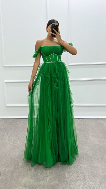 Vestido de tul con diseño de detalle de hombro verde