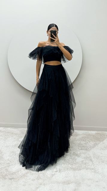 Schwarzes, trägerloses Kleid mit doppeltem Design und Tülldetail