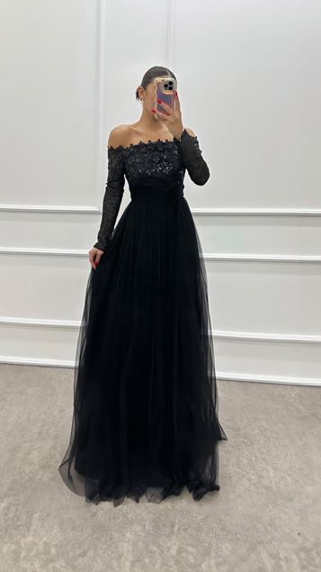 Vestido de tul con diseño de detalle de bordado en el pecho negro