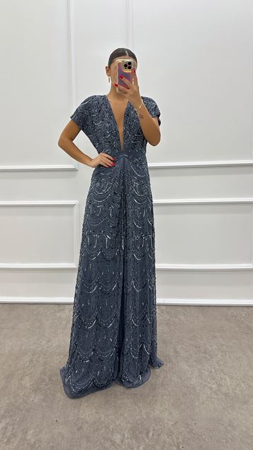 Robe de soirée anthracite à col en V et design brodé à la main