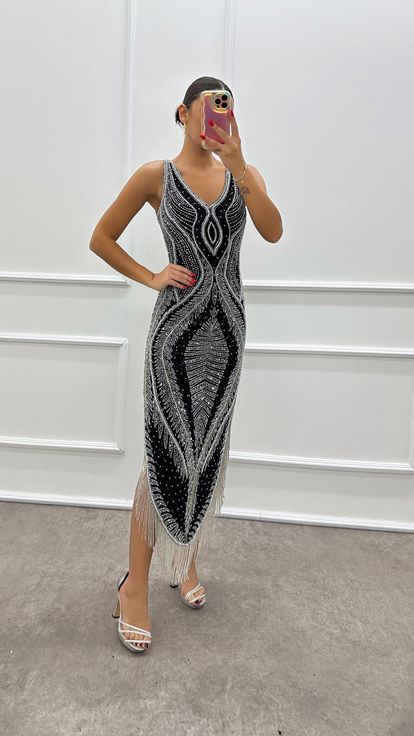 Vestido de noche de diseñador negro con escote en V y bordados a mano