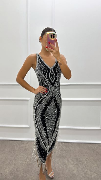 Vestido de noche de diseñador negro con escote en V y bordados a mano