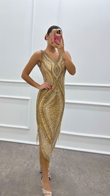 Goldfarbenes, handgesticktes Abendkleid mit V-Ausschnitt