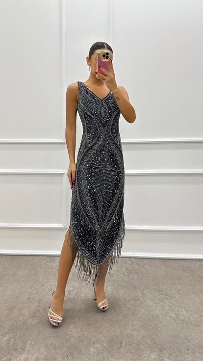 Vestido de noche de diseñador con escote en V y bordado a mano en color índigo