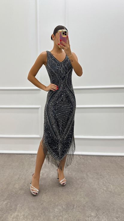 Vestido de noche de diseñador con escote en V y bordado a mano en color índigo