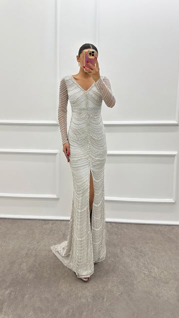 Robe de soirée argentée à col en V et design brodé à la main