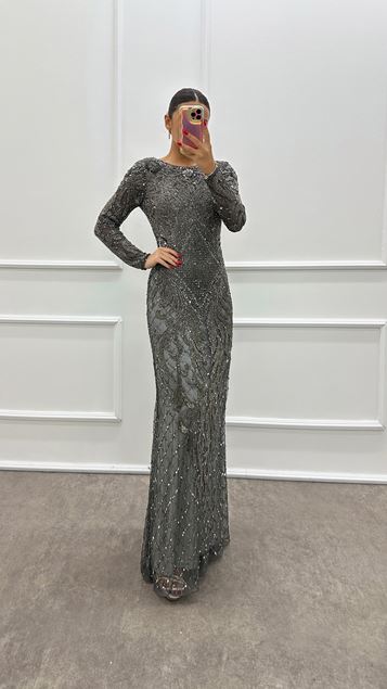 Robe de soirée anthracite brodée à la main