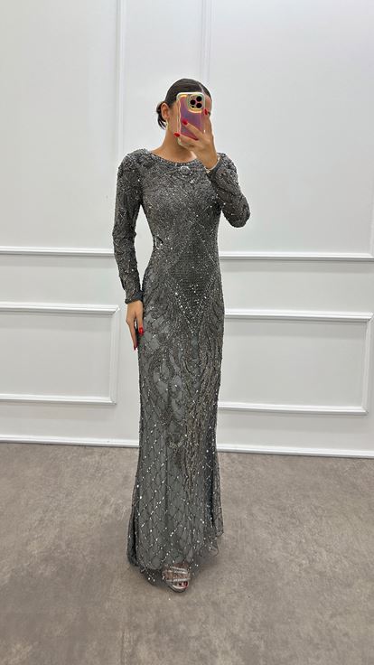 Abito da sera di design color antracite ricamato a mano