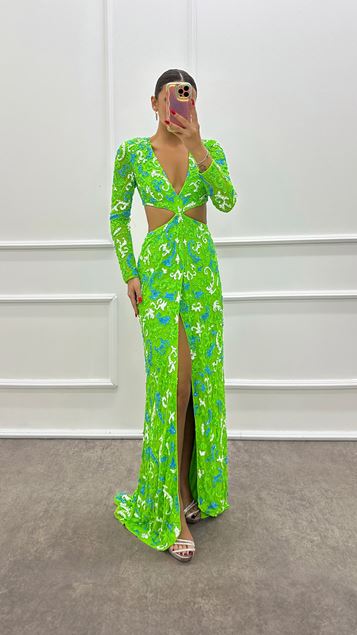 Robe de soirée design brodée à la main, détail de taille verte