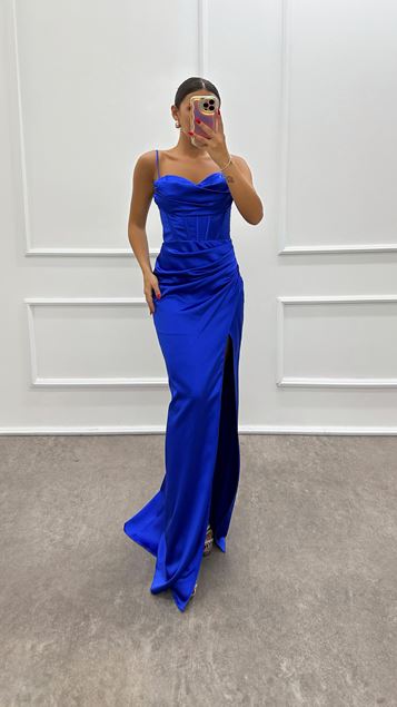 Vestido de noche de satén con diseño de detalle de cintura y correa de cuerda de Saks