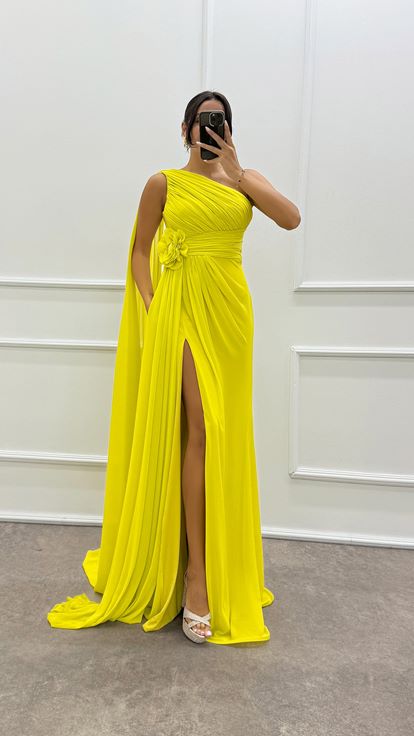 Abito da sera con dettaglio manica monospalla verde