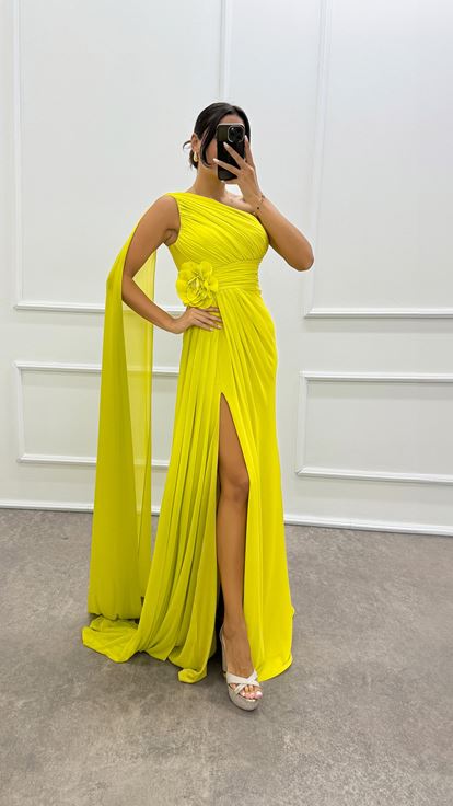 Abito da sera con dettaglio manica monospalla verde