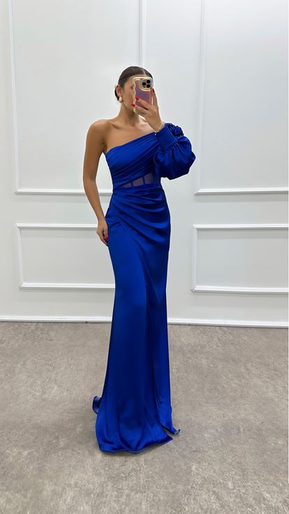 فستان سهرة شفاف بأكمام واحدة من ساكس