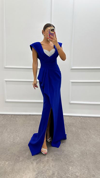 Abito da sera Saks con dettaglio in pietra sul busto