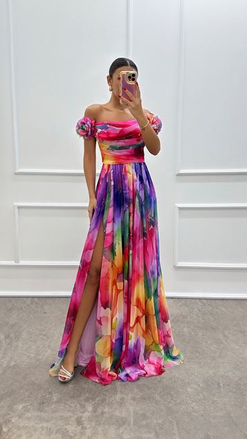 Robe de soirée rose à motifs roses
