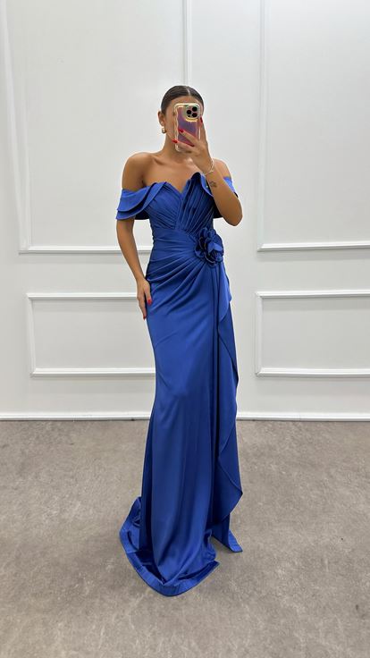 SAKS Kayık Yaka Gül Detay Abiye Elbise