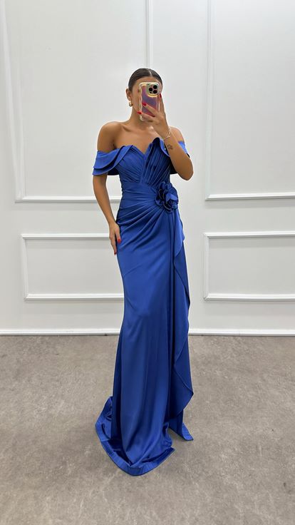 SAKS Kayık Yaka Gül Detay Abiye Elbise