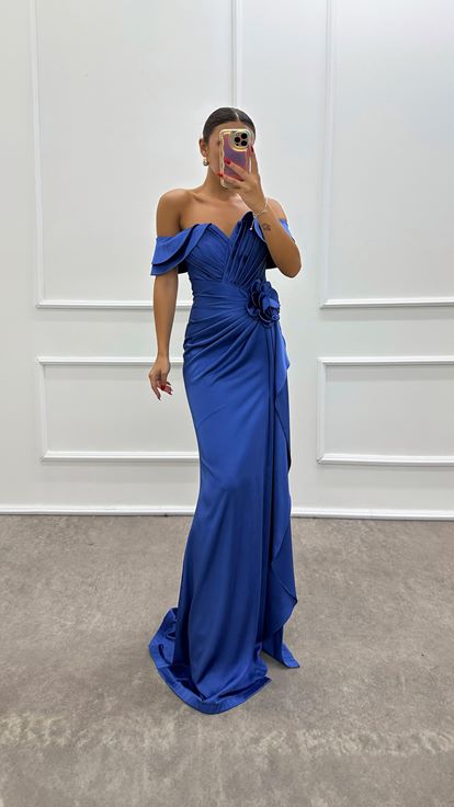 SAKS Kayık Yaka Gül Detay Abiye Elbise