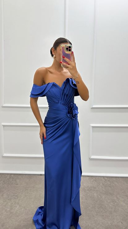 SAKS Kayık Yaka Gül Detay Abiye Elbise