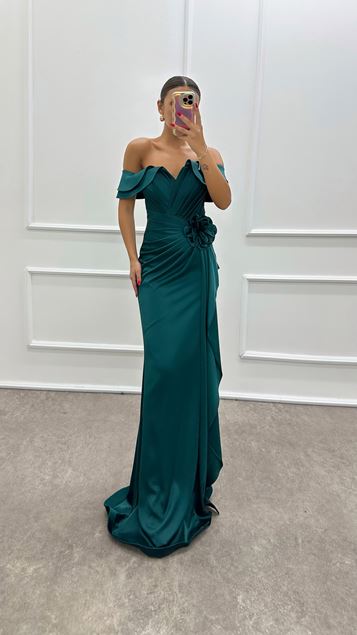 Emerald Green Boat Neck Rose Detail Evening Dress