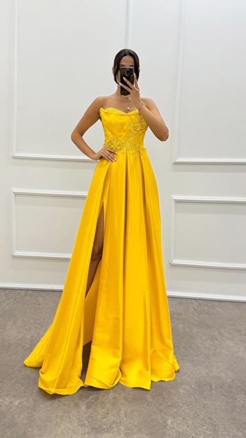Strapless Design Evening Dress with Embroidered Chest