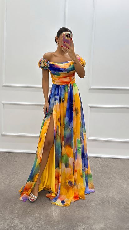 Gelb gemustertes Abendkleid mit Rosendetail