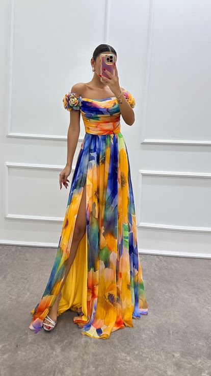 Gelb gemustertes Abendkleid mit Rosendetail