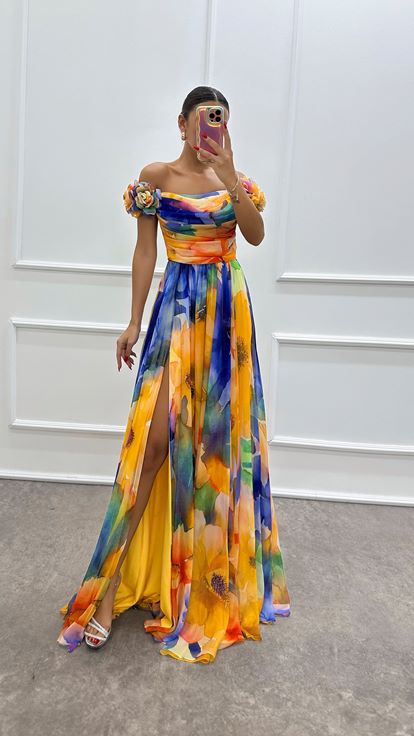 Gelb gemustertes Abendkleid mit Rosendetail