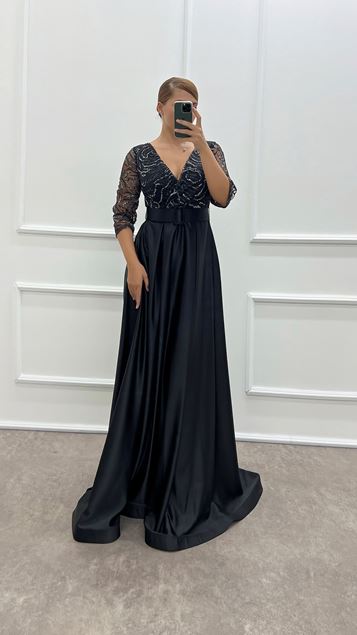 Vestido de noche de satén con diseño de talla grande bordado con escote cruzado negro