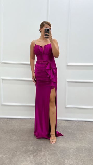 Fuchsiafarbenes Satin-Abendkleid mit Volants an der Taille und Übergrößen-Design