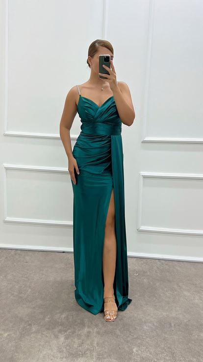 Robe de soirée en satin vert émeraude, sans bretelles, détail de la taille, grande taille