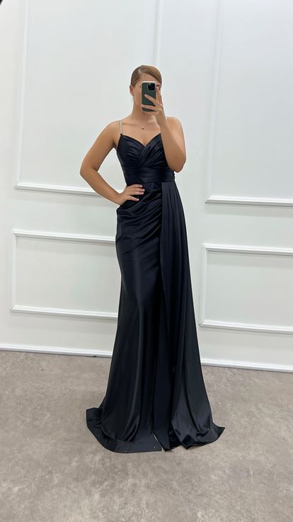 Robe de soirée en satin noir sans bretelles, détail de taille, grande taille