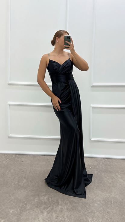 Robe de soirée en satin noir sans bretelles, détail de taille, grande taille