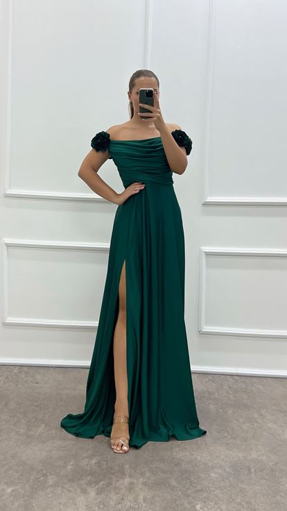 Robe de soirée grande taille vert émeraude à col bateau et détail rose