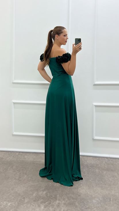 Robe de soirée grande taille vert émeraude à col bateau et détail rose