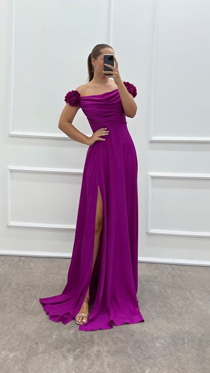 Robe de soirée fuchsia à col bateau et détail rose, grande taille