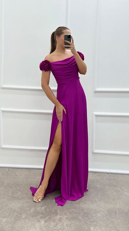 Robe de soirée fuchsia à col bateau et détail rose, grande taille