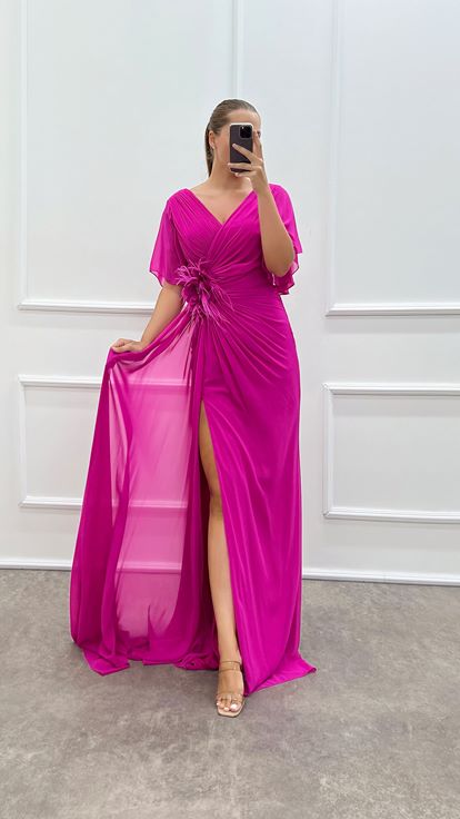 Fuchsiafarbenes Abendkleid in Übergröße mit V Ausschnitt und Rosenapplikationen