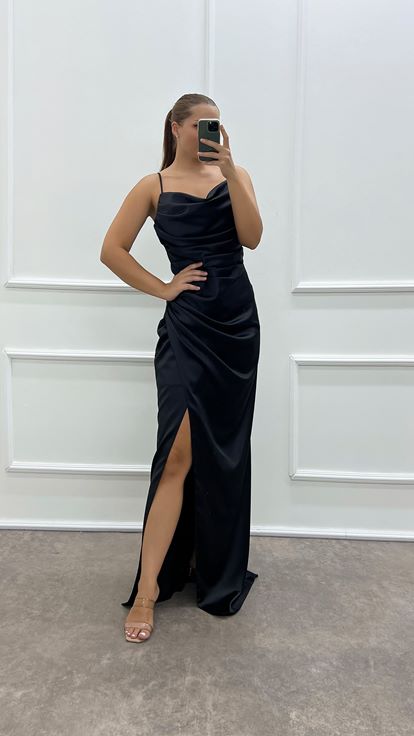 Vestido de noche de talla grande con detalle en la espalda y correa de cuerda negra