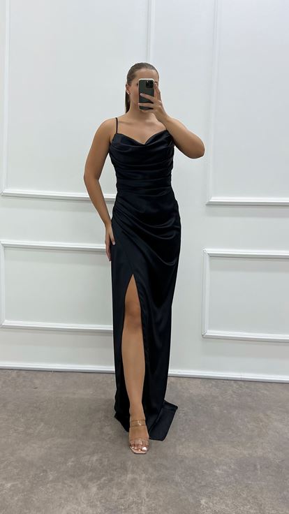 Vestido de noche de talla grande con detalle en la espalda y correa de cuerda negra