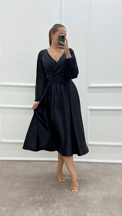 Abito in raso taglie forti con design a maniche a palloncino a doppio petto nero