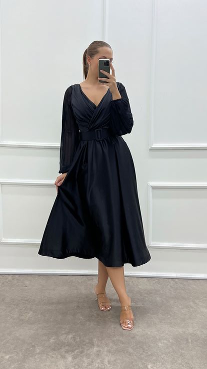 Abito in raso taglie forti con design a maniche a palloncino a doppio petto nero