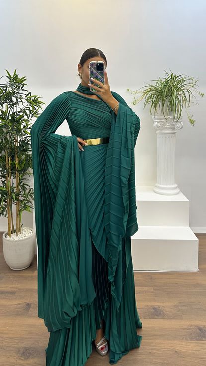 Abito da sera verde smeraldo con scollo drappeggiato