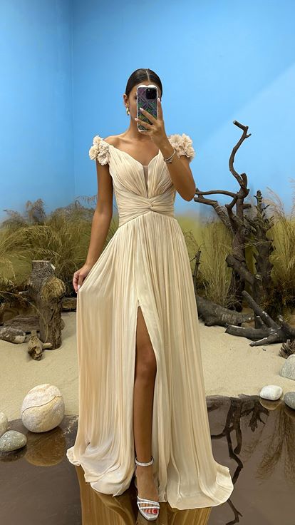 Robe drapée beige à col en V