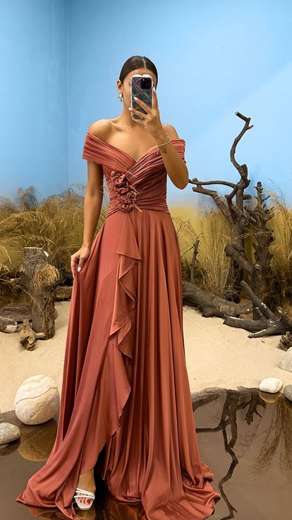 Soğan Kabuğu Kayık Yaka Bel Detay Saten Abiye Elbise