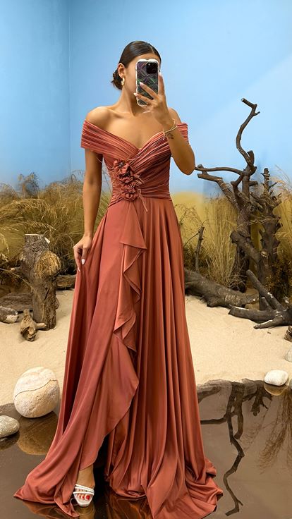 Soğan Kabuğu Kayık Yaka Bel Detay Saten Abiye Elbise