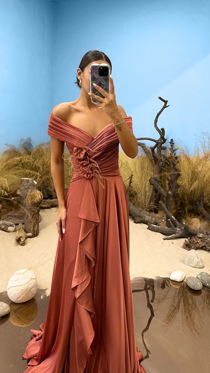 Soğan Kabuğu Kayık Yaka Bel Detay Saten Abiye Elbise